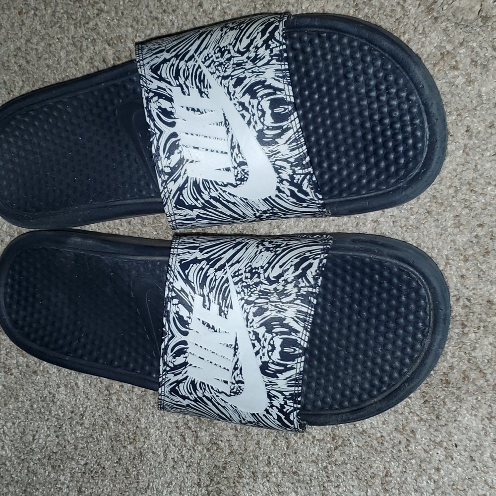 Nike slides
